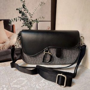 کیف دستی زنانه چرم طرح کنفی